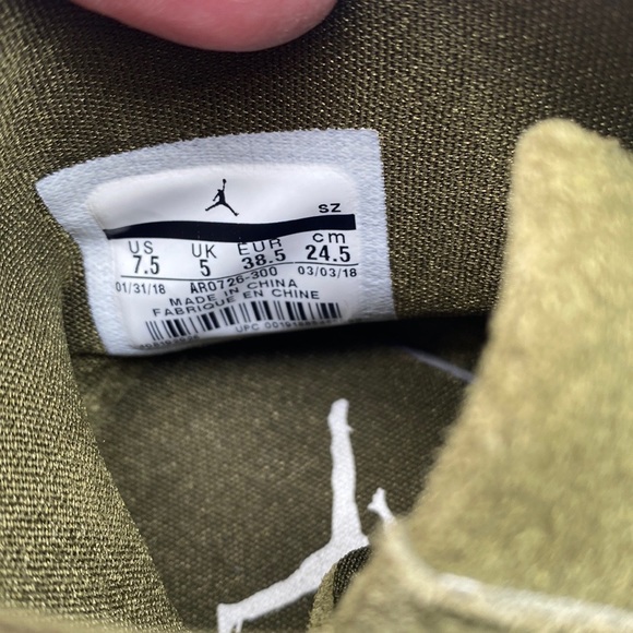 Womens NIKE AIR JORDAN
FUTURE Olive Trainers AR0726-300 - Picture 8 of 15